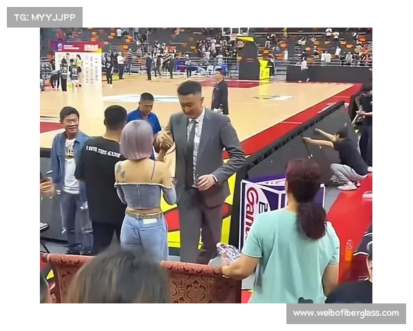 易建联赛场脱鞋瞬间引发热议 背后隐藏的深意与球场故事揭秘 易建联赛场脱鞋瞬间引发热议 背后隐藏的深意与球场故事揭秘